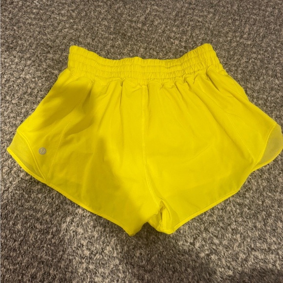 lululemon hotty hot shorts - Picture 2 of 3